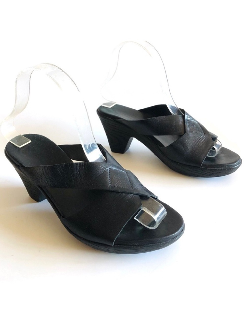 Munro American Criss-Cross Sandals 7 Wide